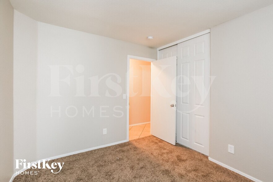 Building Photo - 8338 W Hughes Dr