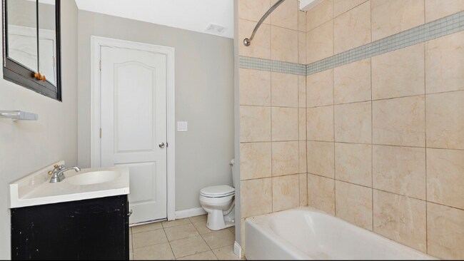 Building Photo - 5244 S King Dr