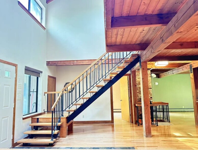 Building Photo - 40 Laurelwood Dr