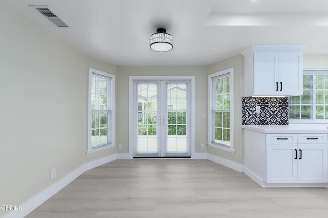 Building Photo - 1125 Stoneybrook Ln