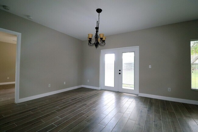 Building Photo - Beautiful 4-Bedroom Home in Gated Golf Community – East Orlando