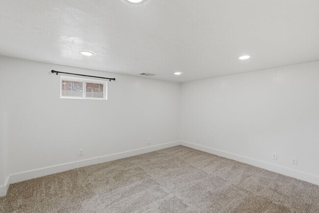 Building Photo - 3225 S 500 E