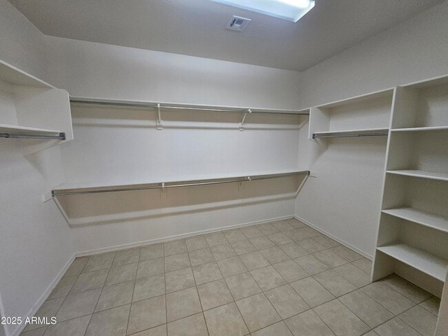 Building Photo - 3216 S Cottonwood Dr