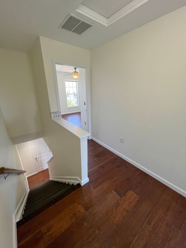 Building Photo - Expansive Dublin Condo for Rent in The Fal...