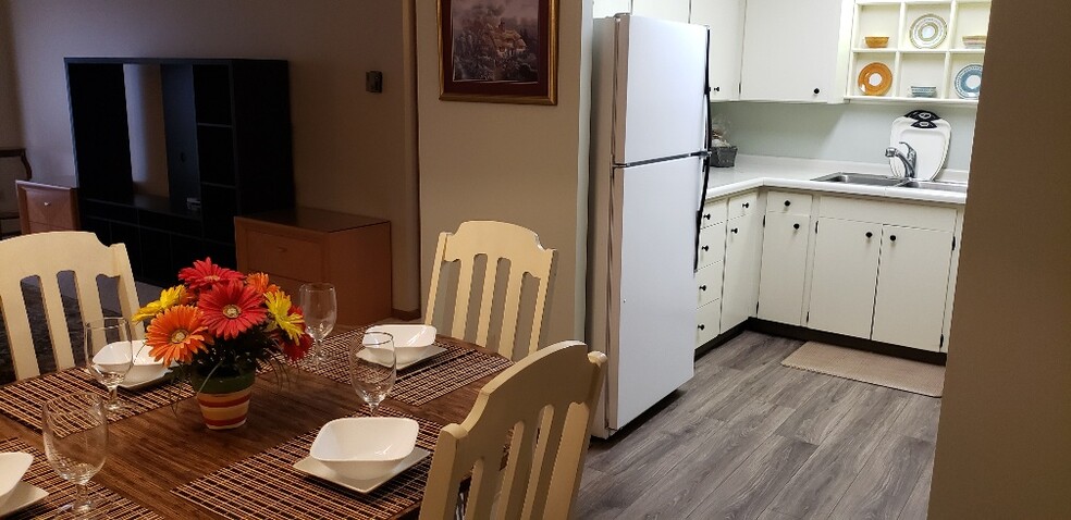 Dining/Living/Kitchen - 410 6th Ave SW