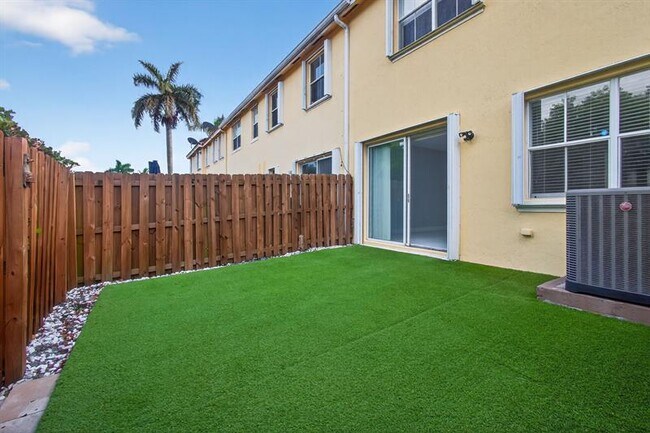 Building Photo - 981 SW 149th Ct