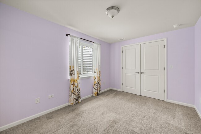 Building Photo - 406 Mary Ann Cir