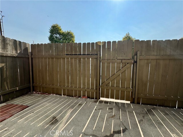 Building Photo - 8863 San Bernardino Rd
