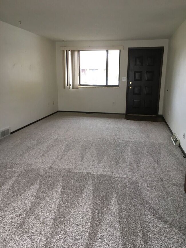Building Photo - 2 Bed 1 Bath Duplex in Central Loveland