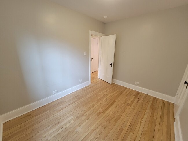 Building Photo - 6430 N Richmond St