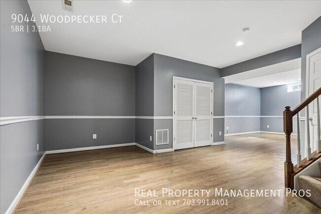 Building Photo - 9044 Woodpecker Ct