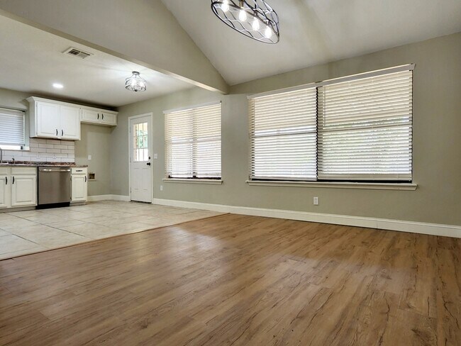 Building Photo - 11703 Lorene Ave