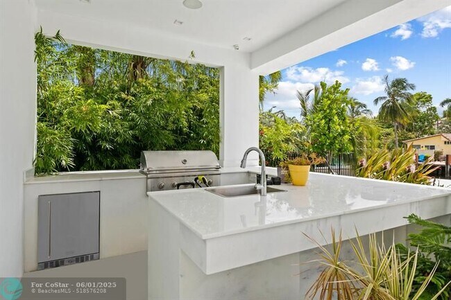 Building Photo - 401 Lido Dr