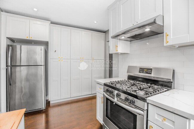 Building Photo - 2720 Bellaire Pl