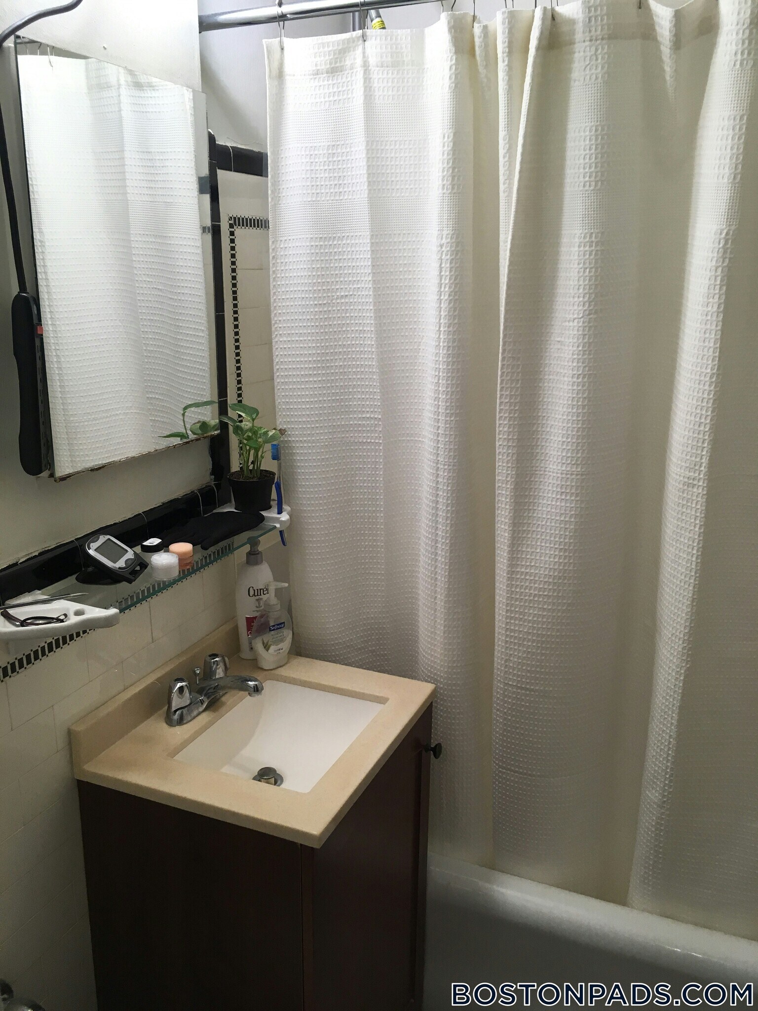 Building Photo - 349 Pleasant St