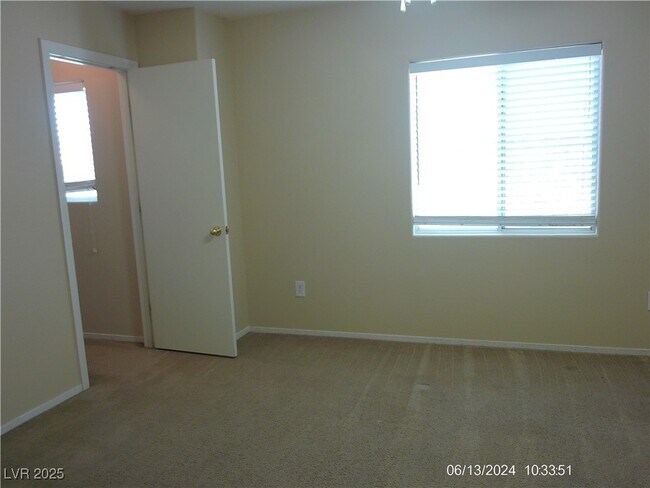 Building Photo - 528 Round Reign Ave