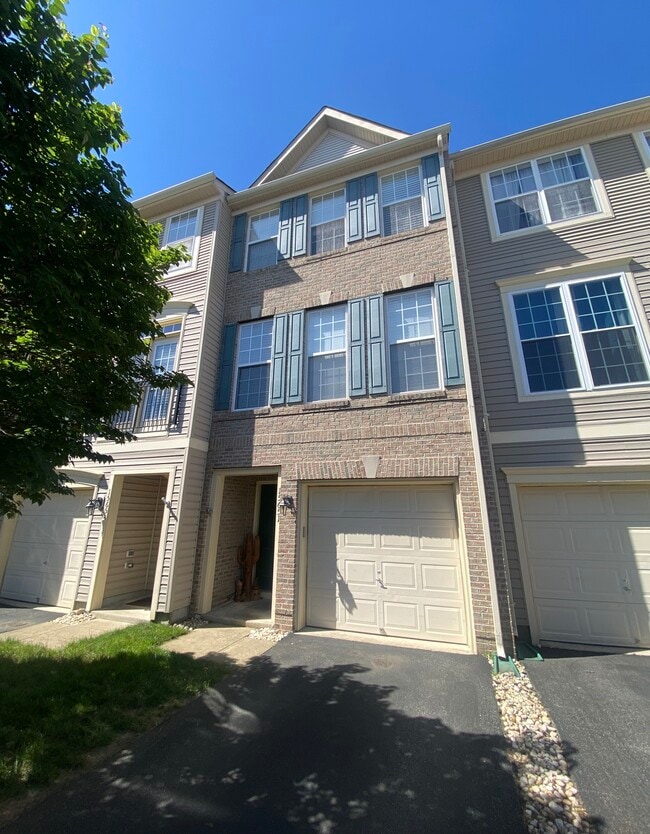 Building Photo - 15651 John Diskin Cir