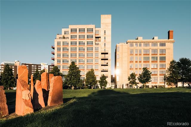 Building Photo - 2000 Little Raven St