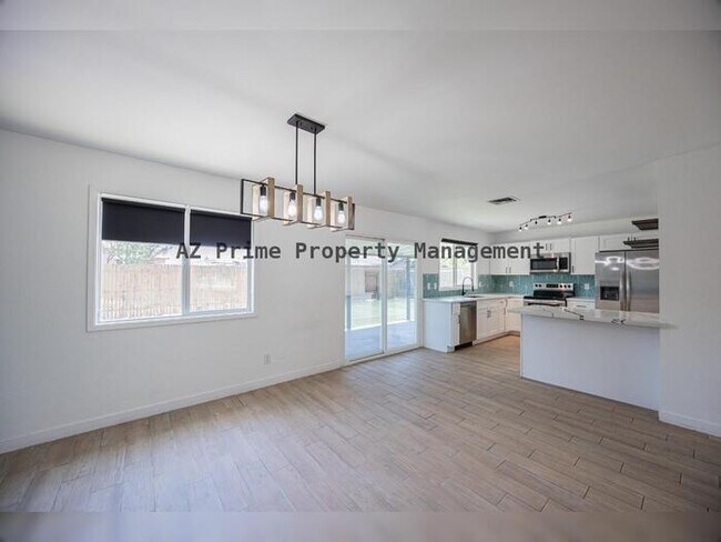 Building Photo - 2519 W Vineyard Rd