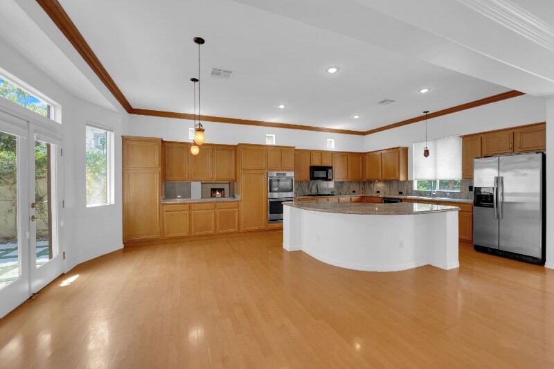 Building Photo - 10390 Stanberry Ave