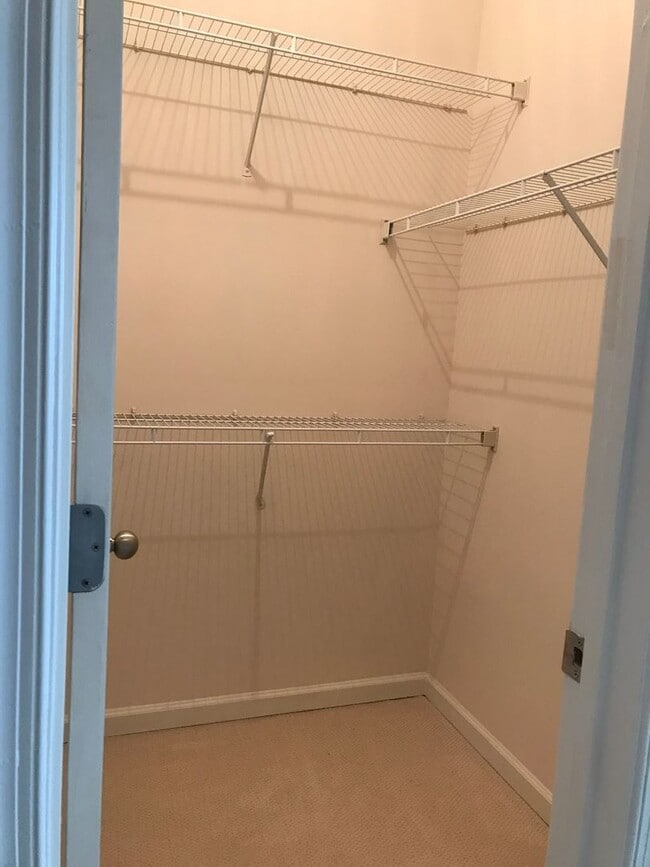 Building Photo - 260 Riverbend Drive 2 Bedroom 2 Bath Condo...