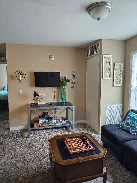 Building Photo - 2313 W 5th St