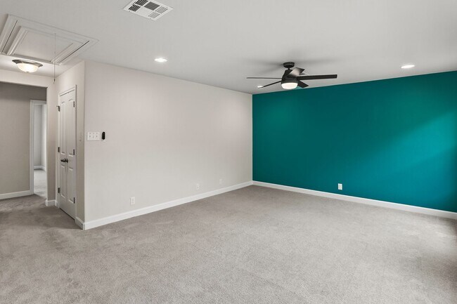 Building Photo - 4 Bedroom/3 bath home Southglen Subdivision
