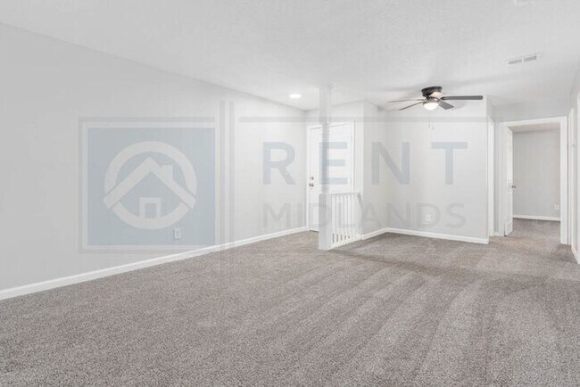 Building Photo - Newly Renovated 2 Bedroom Apartments Near I-26 and Costco!