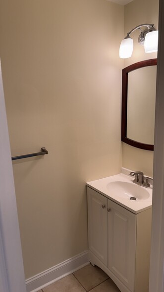 Building Photo - 1112 Oates St NE