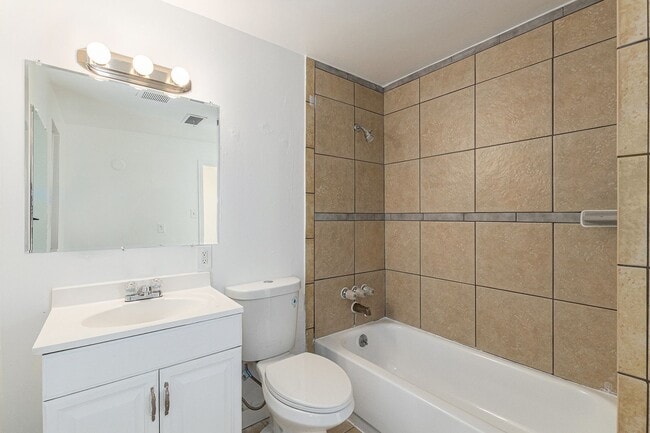 Building Photo - Large 4 bed 4 bath Home in Golden!