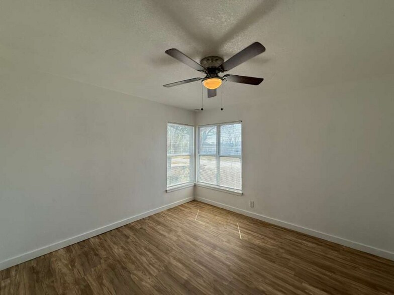 Building Photo - 339 Brettonwood Dr