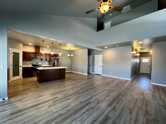 Building Photo - 7433 Saddlebrook Lp