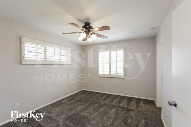 Building Photo - 1357 W Sells Dr