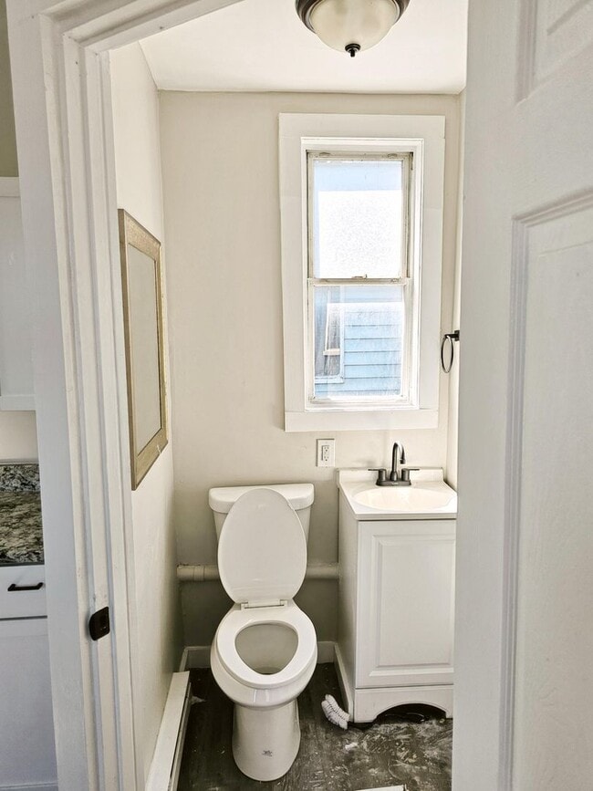 Building Photo - Central Ave