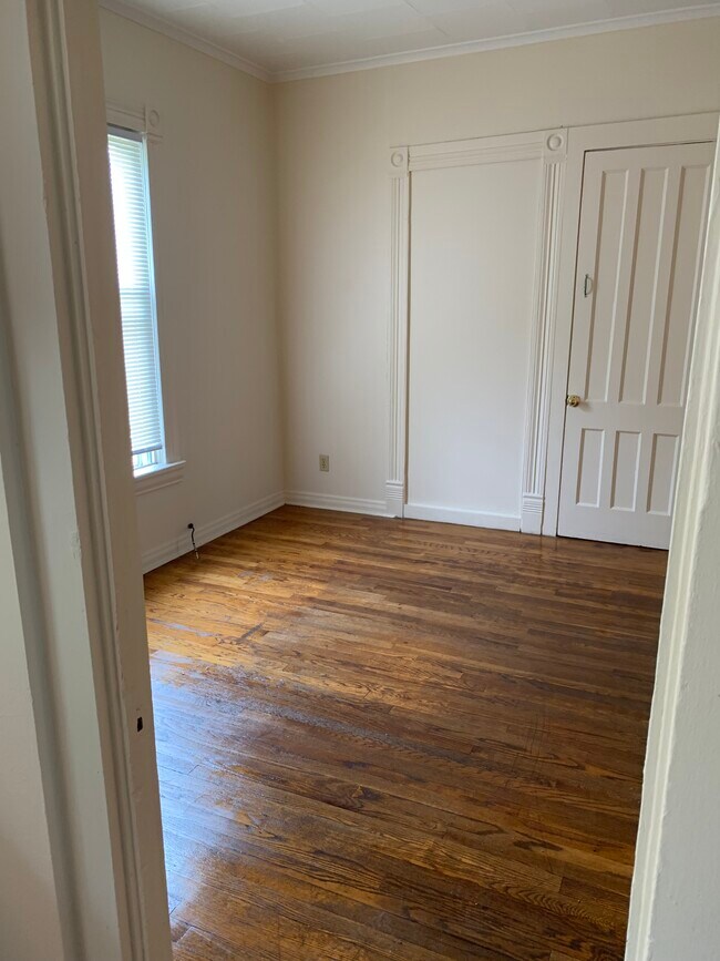 Living Room - 826 Park St