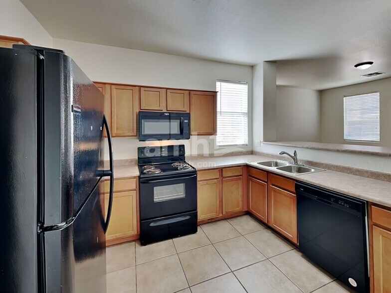 Building Photo - 5211 W Warner St