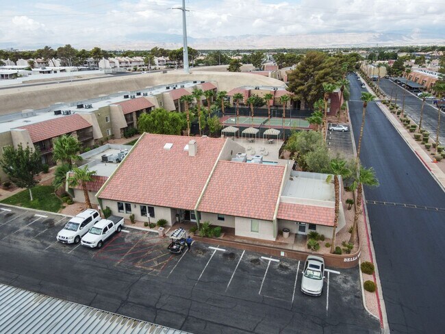 Building Photo - Guard gated SW community with easy Strip a...