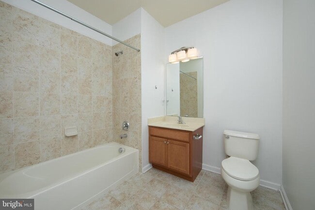 Building Photo - 244 Park Pl Dr