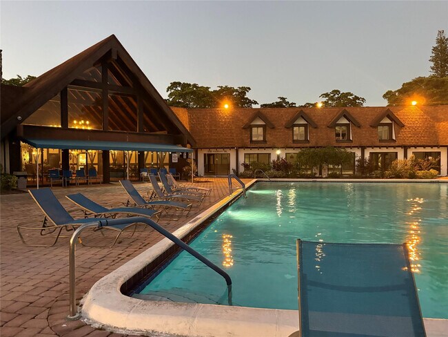 Building Photo - 3750 Inverrary Dr