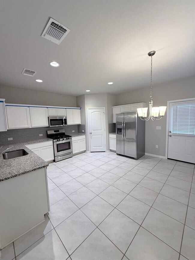 Building Photo - 13813 Geelong Dr