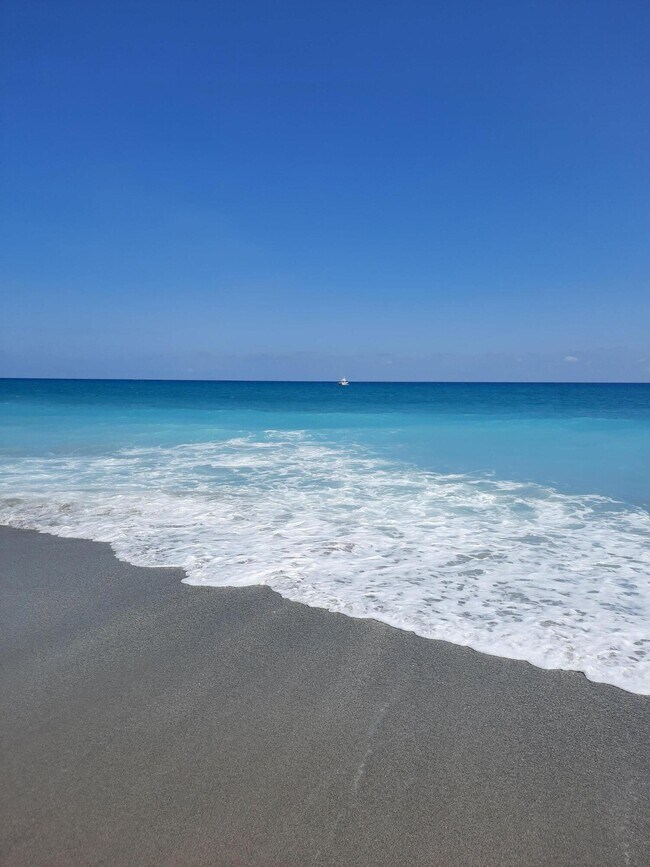 Building Photo - 606 Mainsail Cir