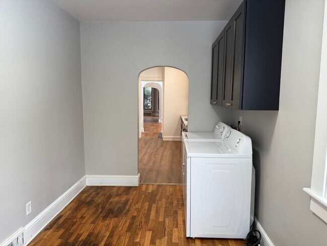 Building Photo - 920 S Jackson St