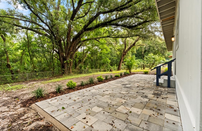 Building Photo - 6113 Hialeah St