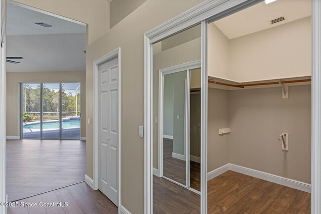 Building Photo - 706 Palmer Way
