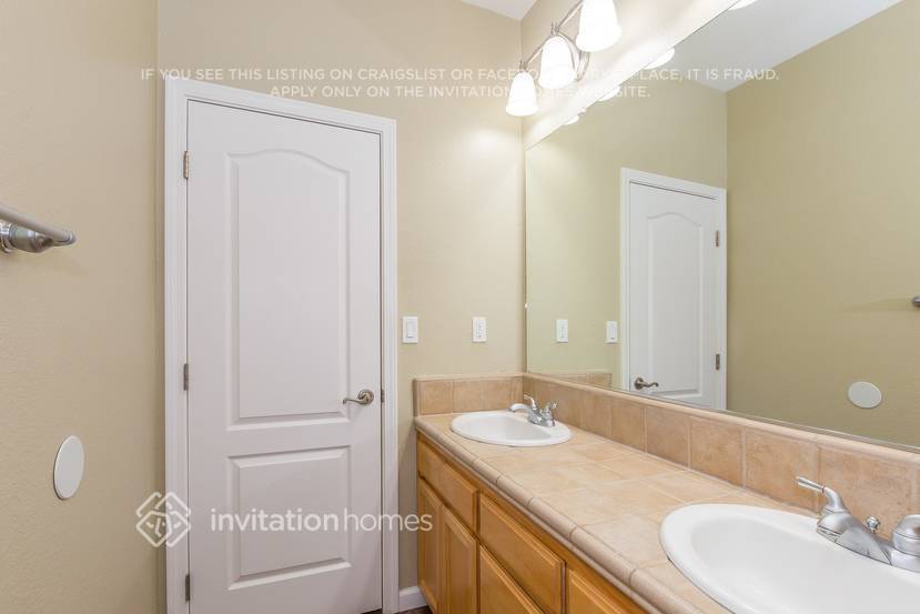 Building Photo - 2041 Waterville Dr