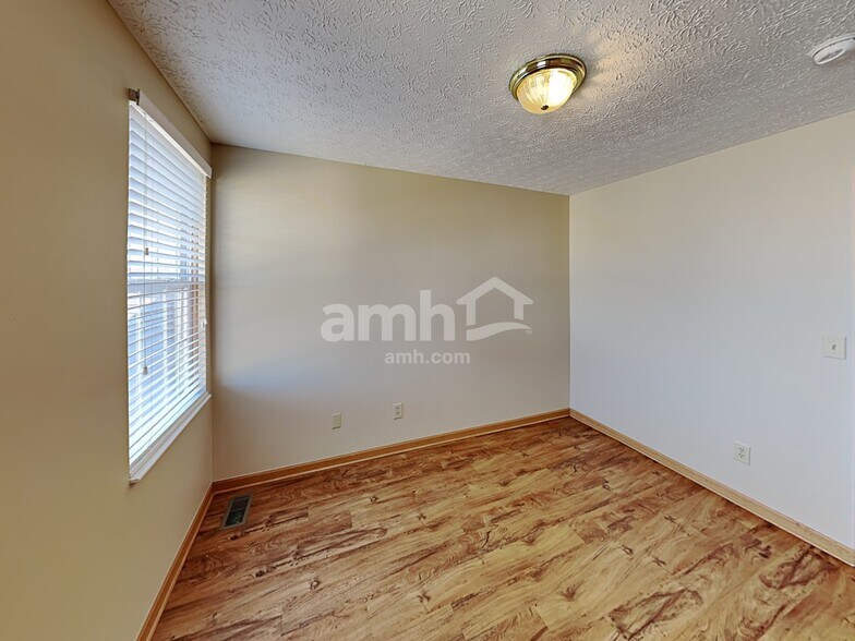 Building Photo - 45 Purple Finch Loop