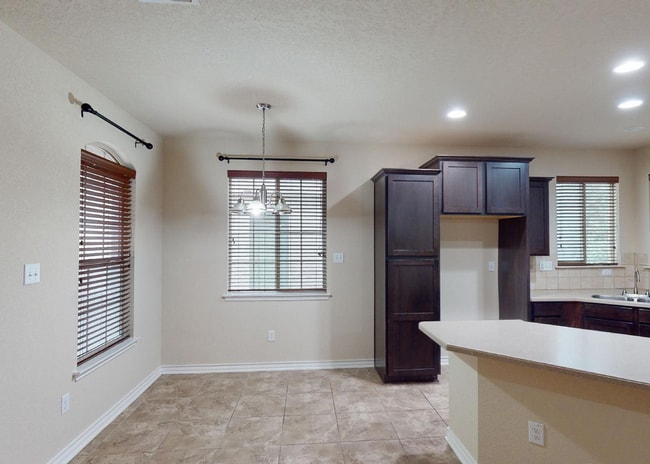 Building Photo - modern elegance and comfort