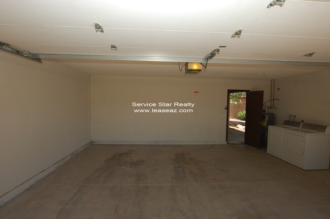 Building Photo - 5220 E Tamblo Dr
