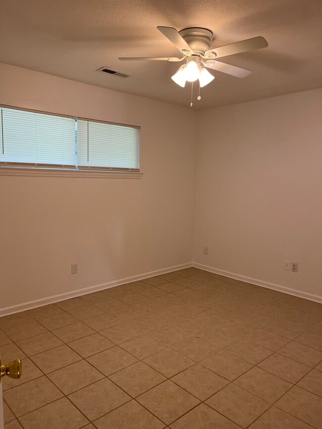 Building Photo - 877 Donaldson Rd