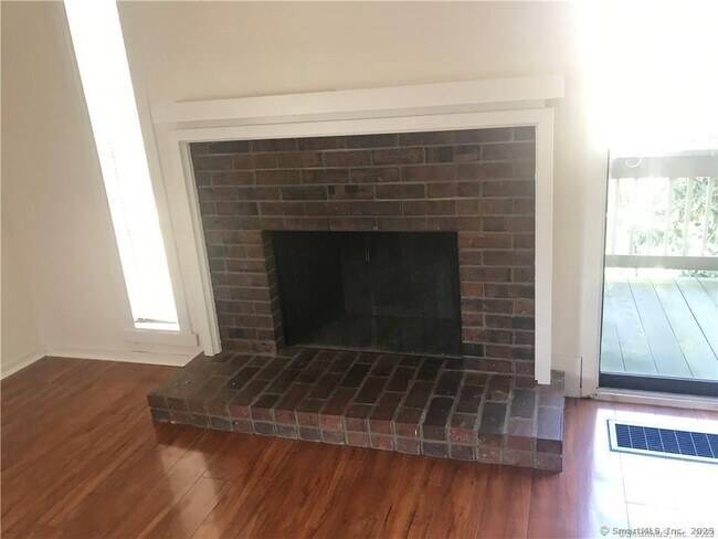 Building Photo - 426 Heritage Vlg
